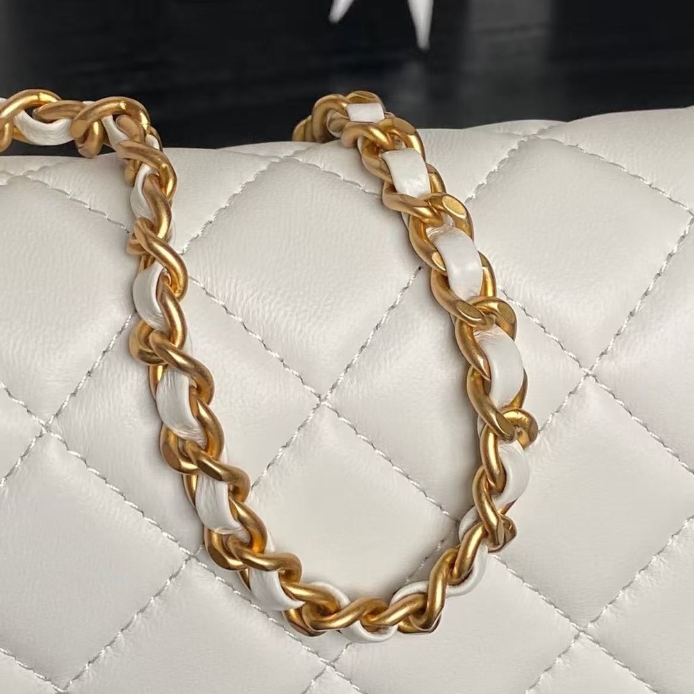 Chanel White Quilted Leather Classic Flap Bag with Gold Chain - Picture 5 of 7